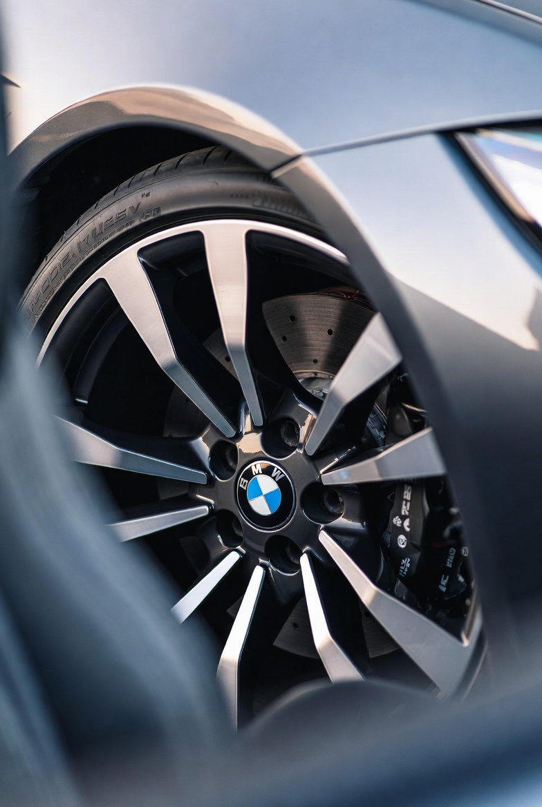 BMW Wallpapers Focused on Detail and Craftsmanship