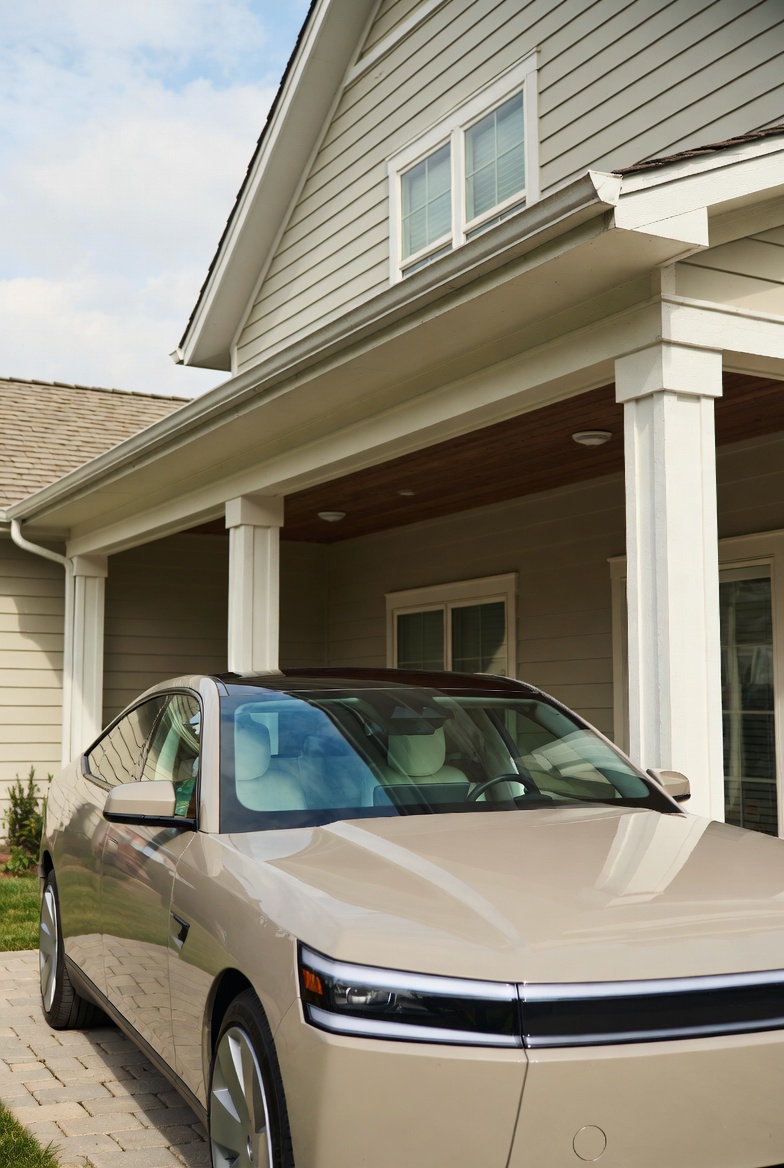 Selecting a Color That Enhances Visual Harmony